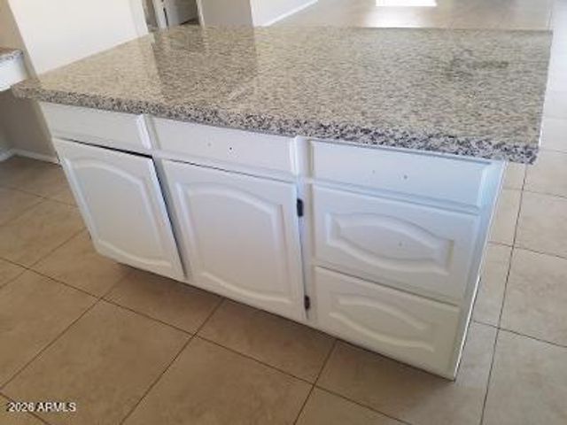 98 E EVELYN Lane, Tempe, AZ 85284