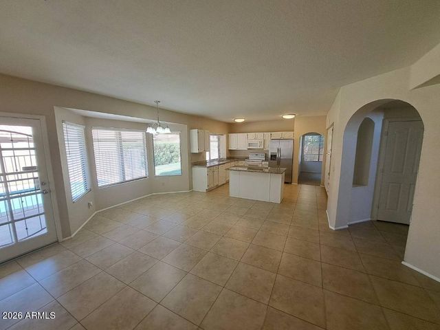 98 E EVELYN Lane, Tempe, AZ 85284