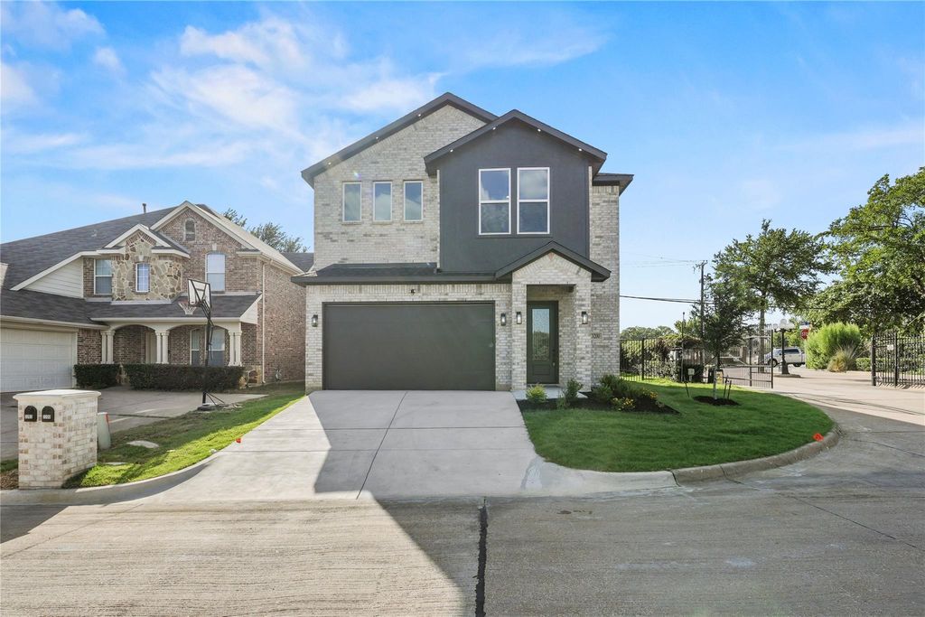 3200 Oak Bourne Drive, Arlington, TX 76016