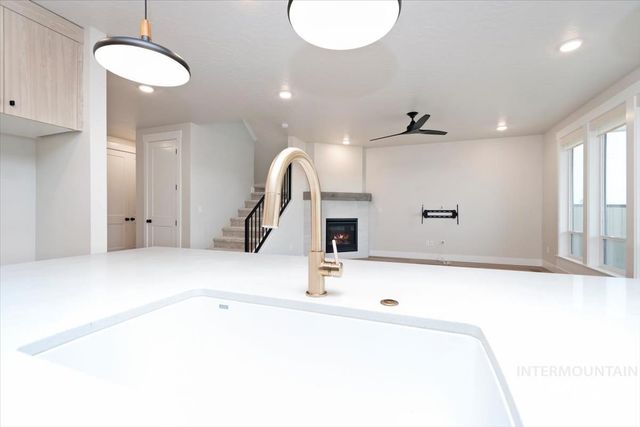 6719 W Mattawa Dr, Meridian, ID 83646