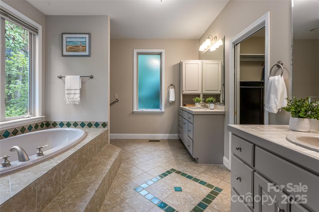 116 Hawk Ridge, Asheville, NC 28804