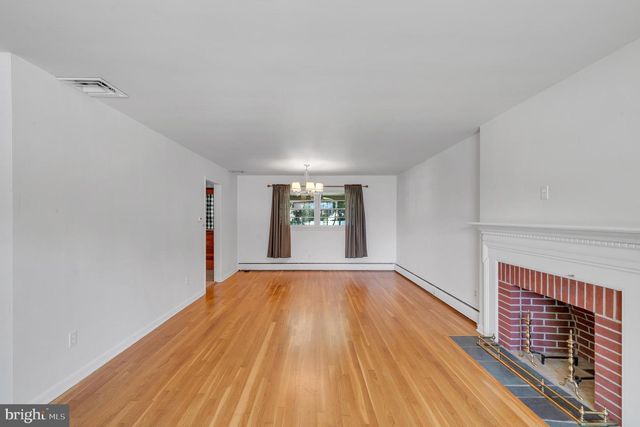 221 MCKINLEY AVE, Hanover, PA 17331