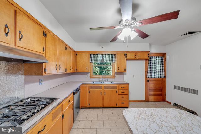 221 MCKINLEY AVE, Hanover, PA 17331