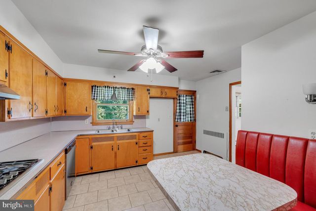 221 MCKINLEY AVE, Hanover, PA 17331