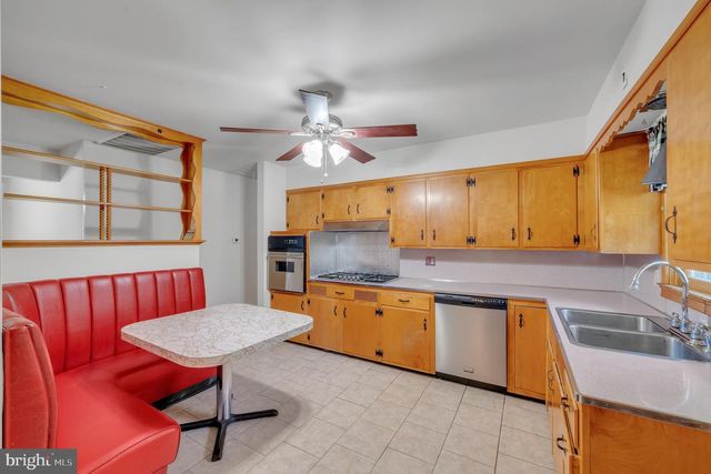 221 MCKINLEY AVE, Hanover, PA 17331