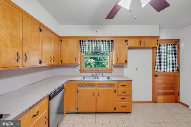 221 MCKINLEY AVE, Hanover, PA 17331
