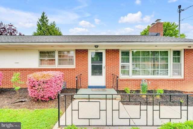 221 MCKINLEY AVE, Hanover, PA 17331