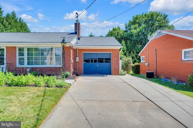 221 MCKINLEY AVE, Hanover, PA 17331