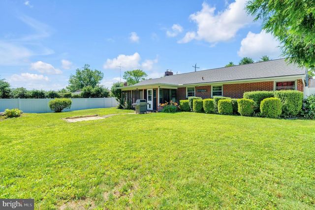 221 MCKINLEY AVE, Hanover, PA 17331