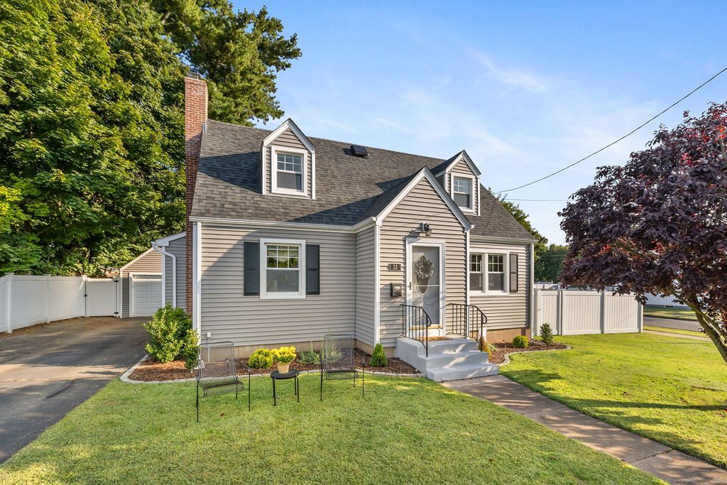 15 Deepwood Drive, Manchester, CT 06040