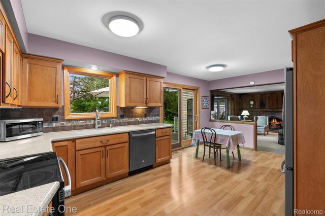 18984 Briarwood Lane, Clinton Charter Township, MI 48036