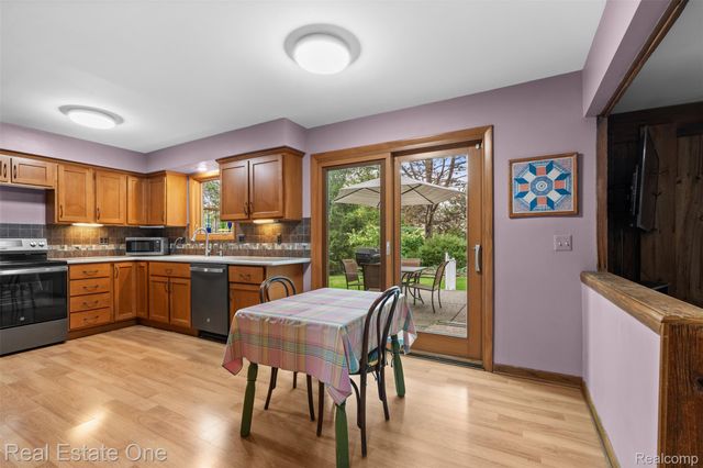 18984 Briarwood Lane, Clinton Charter Township, MI 48036