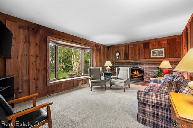 18984 Briarwood Lane, Clinton Charter Township, MI 48036