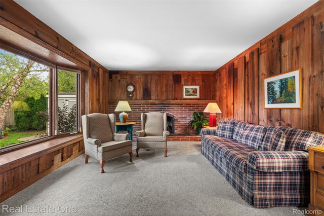 18984 Briarwood Lane, Clinton Charter Township, MI 48036