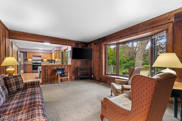 18984 Briarwood Lane, Clinton Charter Township, MI 48036