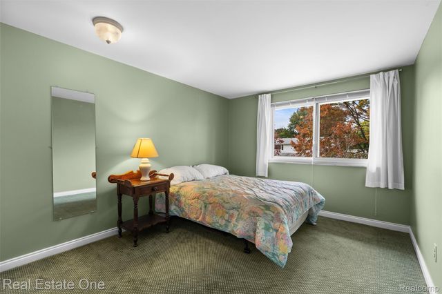 18984 Briarwood Lane, Clinton Charter Township, MI 48036