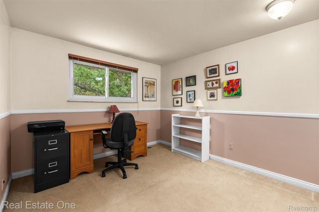 18984 Briarwood Lane, Clinton Charter Township, MI 48036