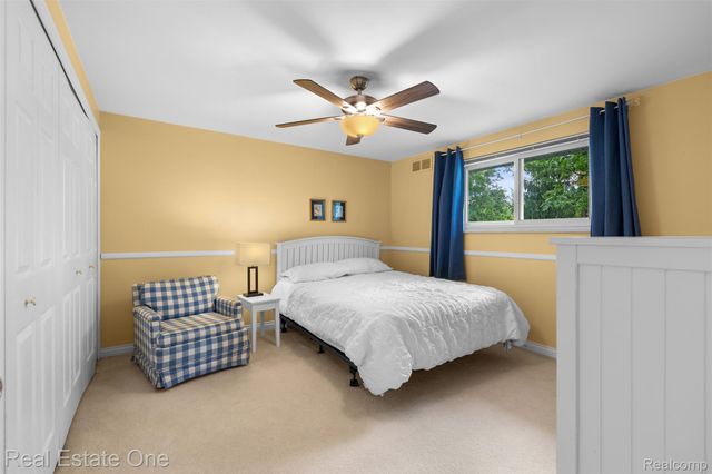 18984 Briarwood Lane, Clinton Charter Township, MI 48036