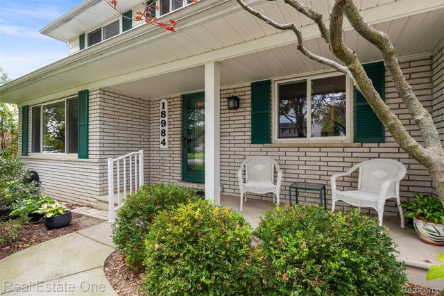 18984 Briarwood Lane, Clinton Charter Township, MI 48036