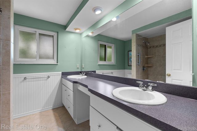 18984 Briarwood Lane, Clinton Charter Township, MI 48036
