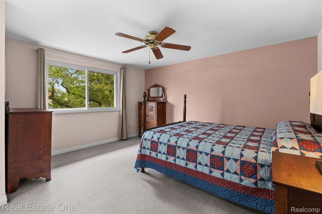 18984 Briarwood Lane, Clinton Charter Township, MI 48036