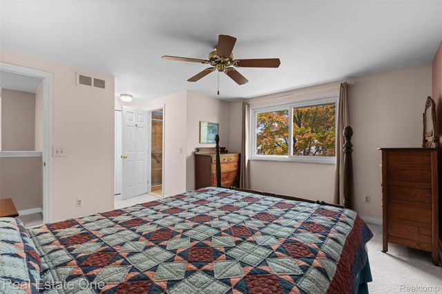 18984 Briarwood Lane, Clinton Charter Township, MI 48036