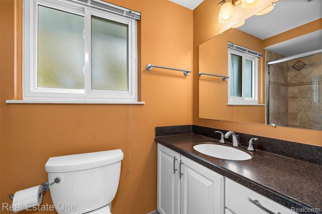 18984 Briarwood Lane, Clinton Charter Township, MI 48036