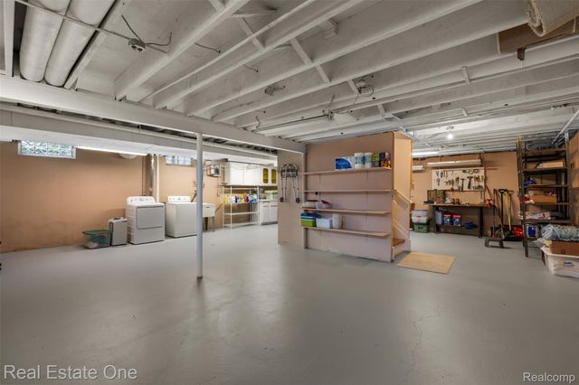 18984 Briarwood Lane, Clinton Charter Township, MI 48036