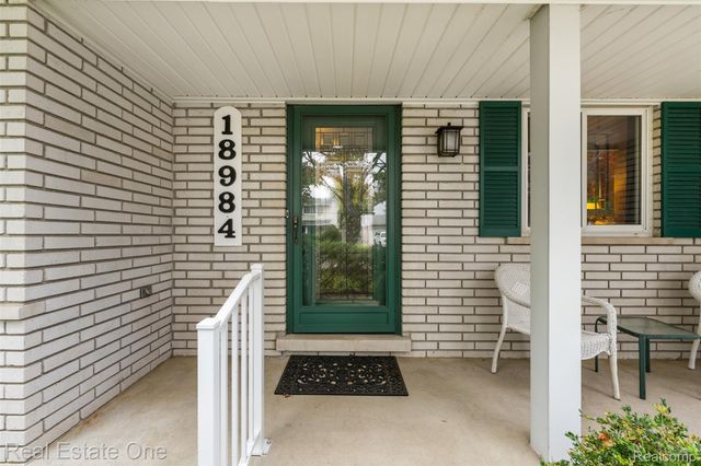 18984 Briarwood Lane, Clinton Charter Township, MI 48036