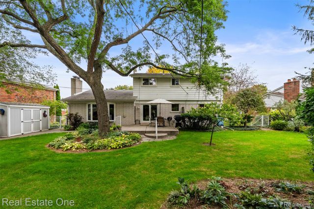 18984 Briarwood Lane, Clinton Charter Township, MI 48036