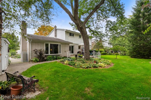 18984 Briarwood Lane, Clinton Charter Township, MI 48036