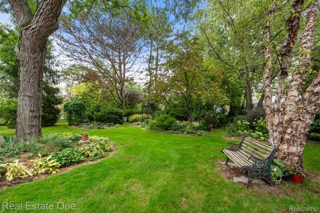 18984 Briarwood Lane, Clinton Charter Township, MI 48036