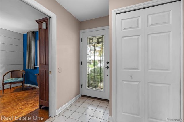 18984 Briarwood Lane, Clinton Charter Township, MI 48036