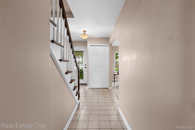 18984 Briarwood Lane, Clinton Charter Township, MI 48036