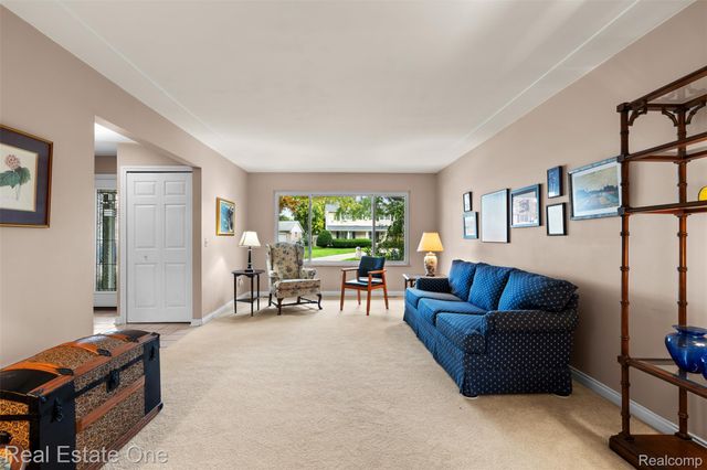 18984 Briarwood Lane, Clinton Charter Township, MI 48036