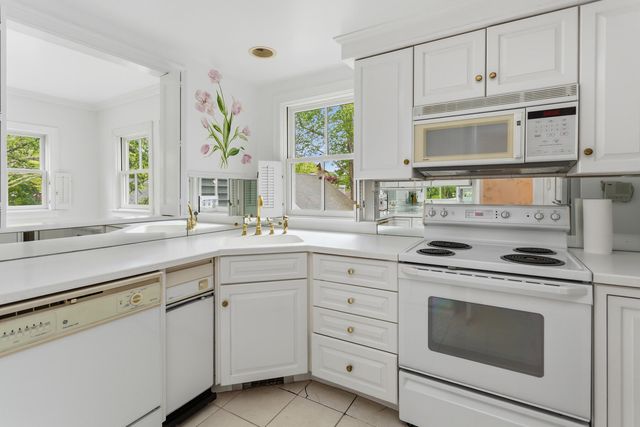 105 Parker Road UNIT B, Osterville, MA 02655