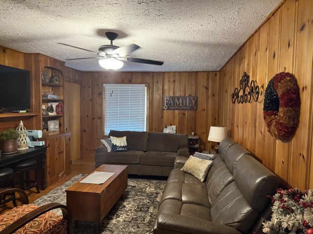 111 Dogwood Ln, Winchester, TN 37398