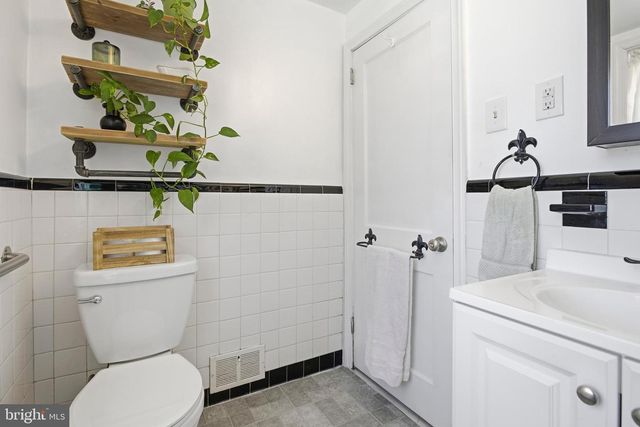 419 W GRAYS AVE, Glenolden, PA 19036