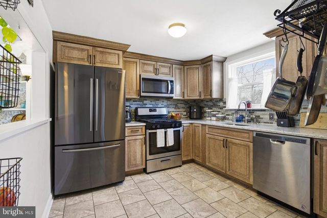 419 W GRAYS AVE, Glenolden, PA 19036