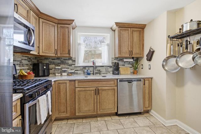 419 W GRAYS AVE, Glenolden, PA 19036