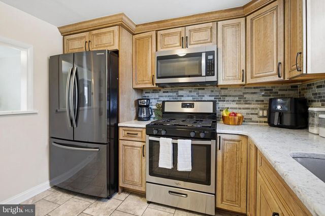 419 W GRAYS AVE, Glenolden, PA 19036