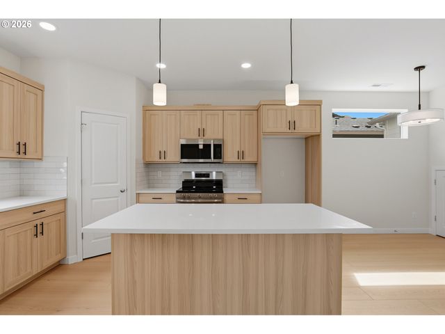 12316 Ne 107TH Way, Vancouver, WA 98682