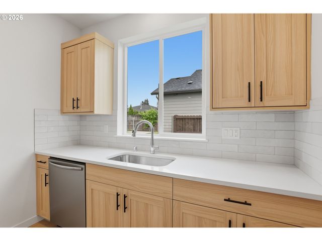 12316 Ne 107TH Way, Vancouver, WA 98682