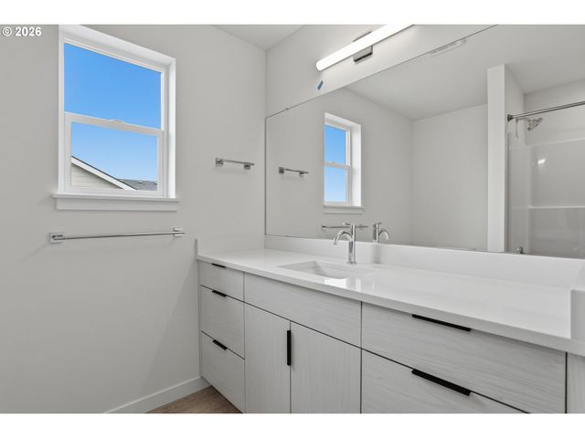 12316 Ne 107TH Way, Vancouver, WA 98682