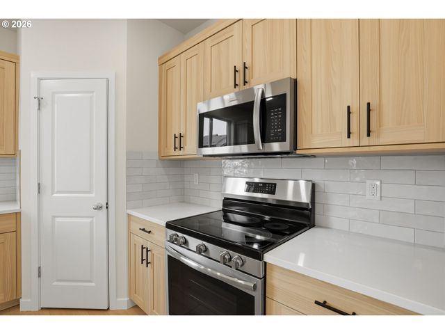 12316 Ne 107TH Way, Vancouver, WA 98682