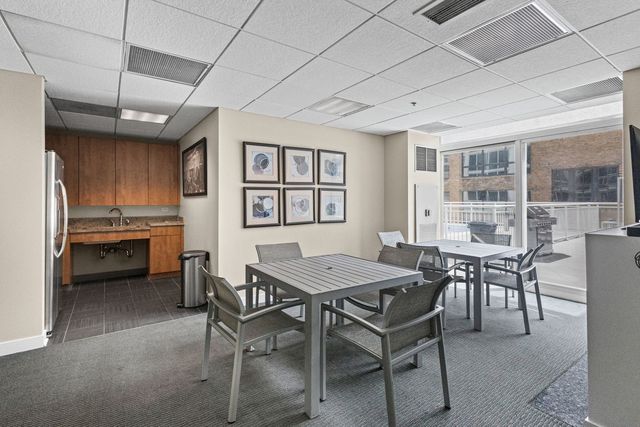 757 N Orleans Street 1901, Chicago, IL 60654