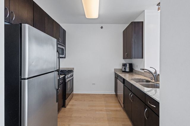 757 N Orleans Street 1901, Chicago, IL 60654