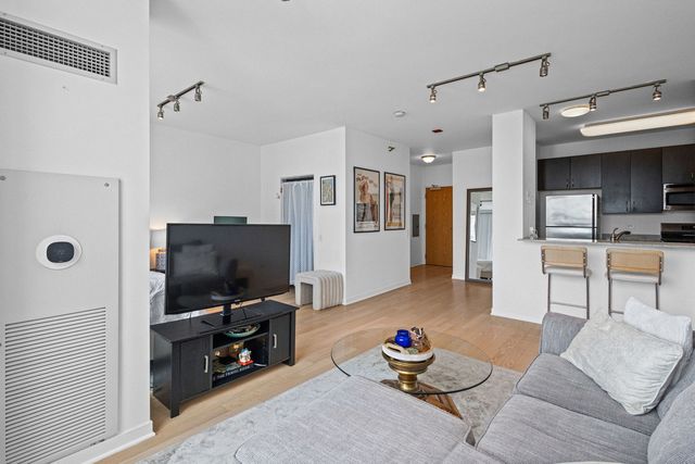 757 N Orleans Street 1901, Chicago, IL 60654
