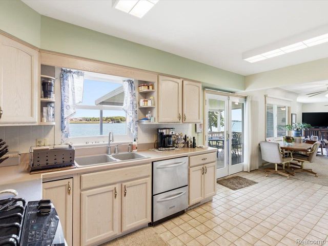 4016 Military Street, Port Huron, MI 48060