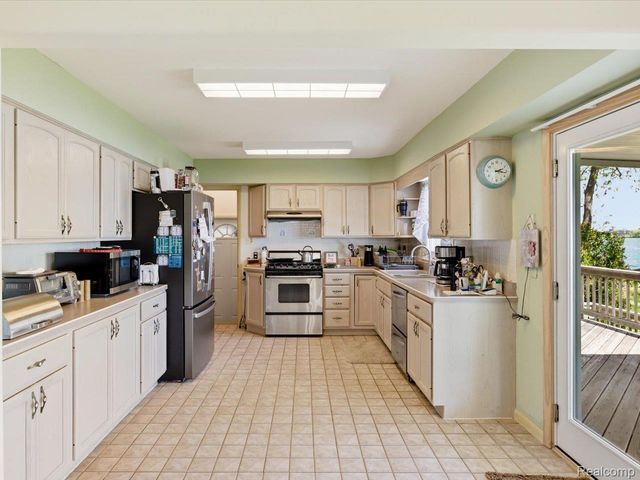 4016 Military Street, Port Huron, MI 48060